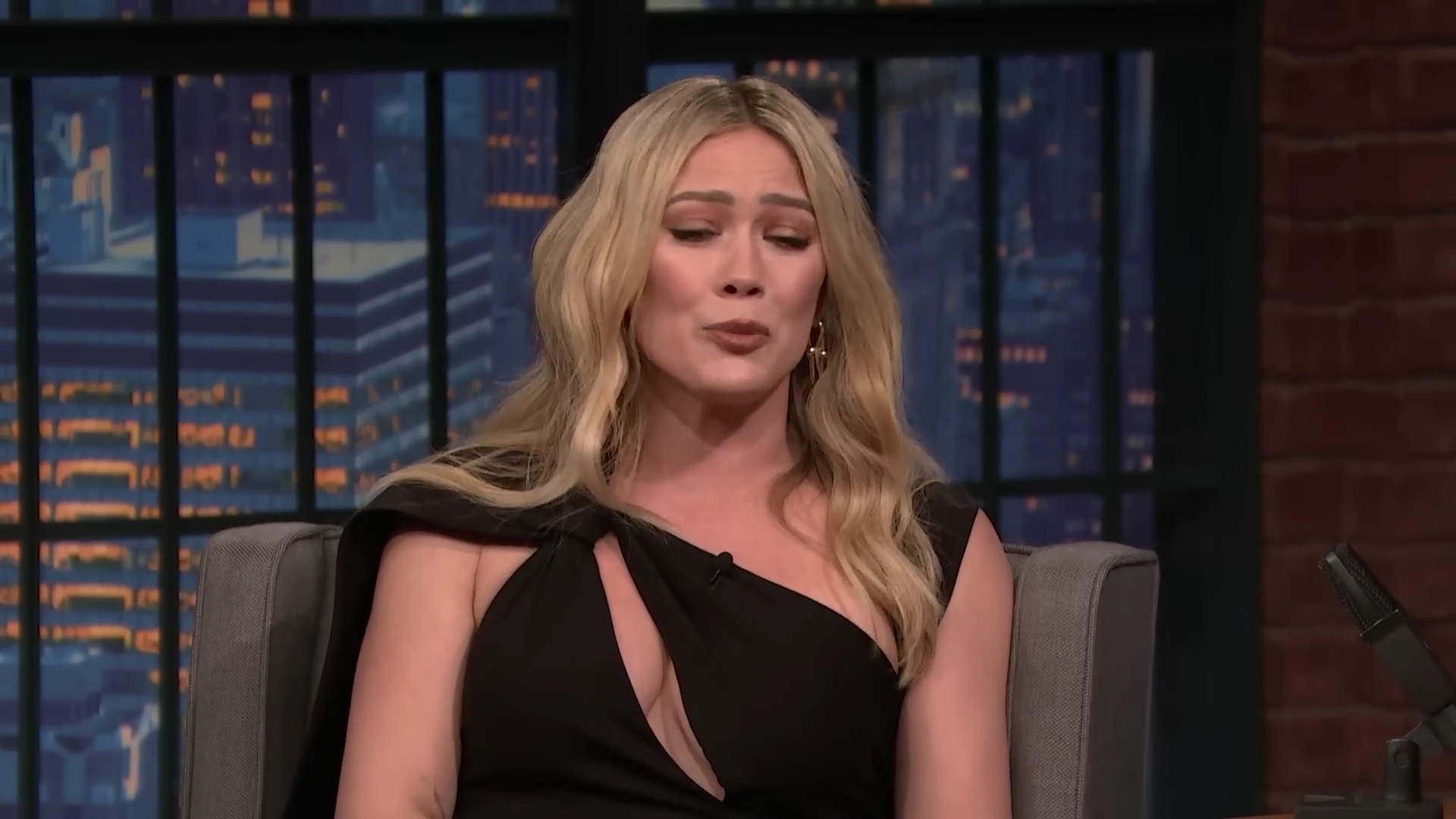 DailyDuff-dot-nl_2023LateNightwithSethMeyers0404.jpg DailyDuff-dot-nl_2023LateNightwithSethMeyers0404.jpg