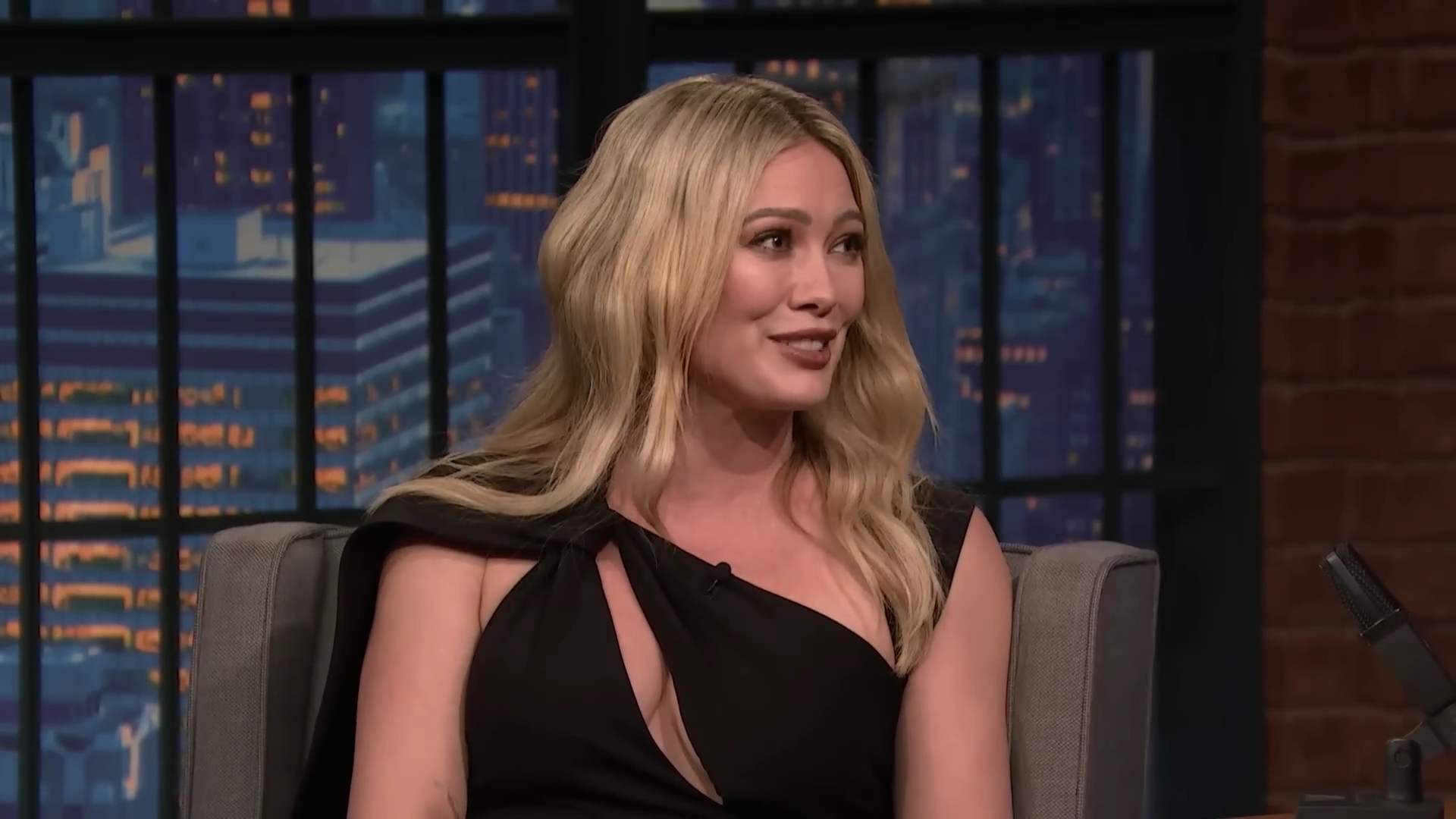 DailyDuff-dot-nl_2023LateNightwithSethMeyers0411.jpg DailyDuff-dot-nl_2023LateNightwithSethMeyers0411.jpg