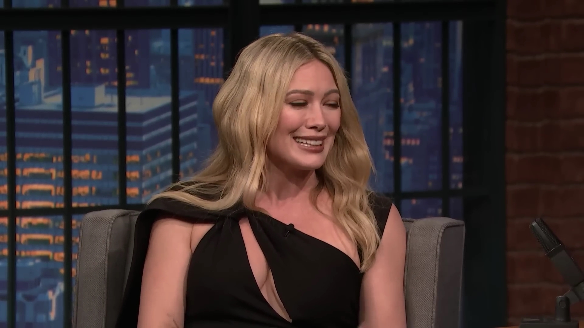 DailyDuff-dot-nl_2023LateNightwithSethMeyers0412.jpg DailyDuff-dot-nl_2023LateNightwithSethMeyers0412.jpg