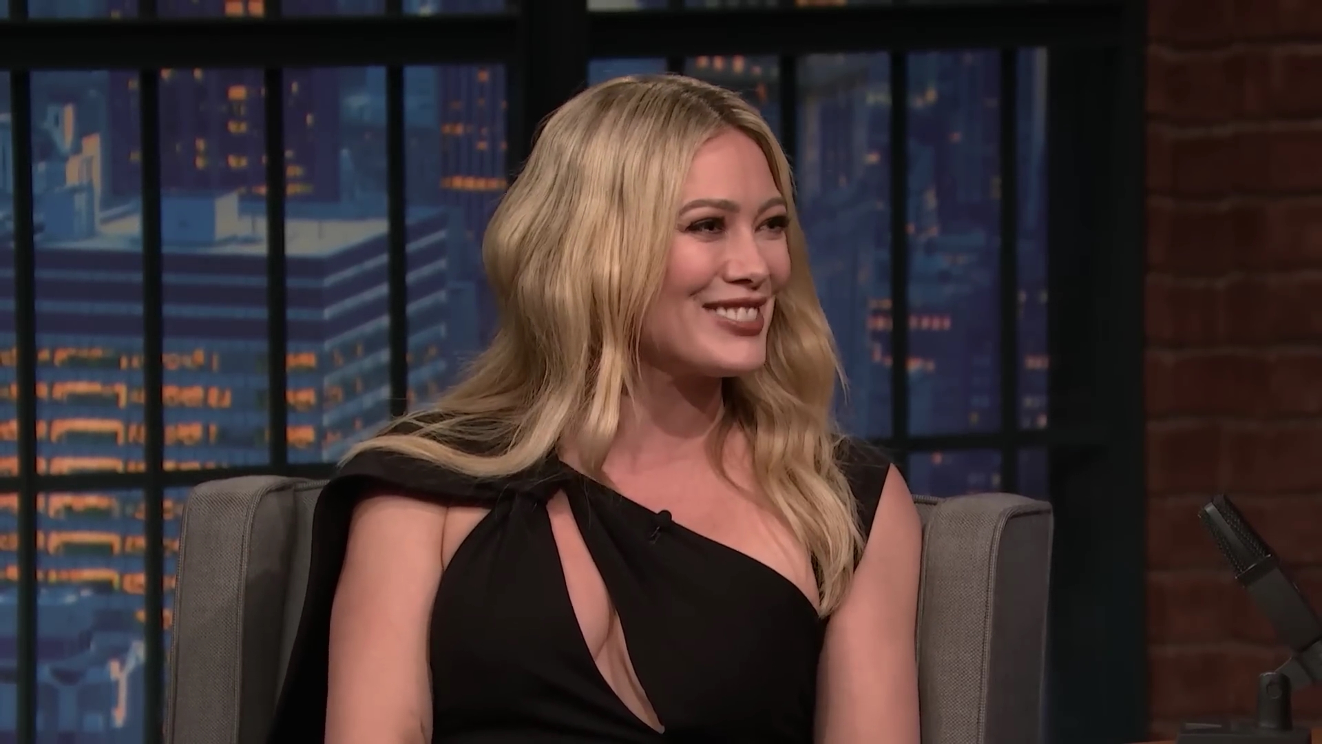 DailyDuff-dot-nl_2023LateNightwithSethMeyers0413.jpg DailyDuff-dot-nl_2023LateNightwithSethMeyers0413.jpg