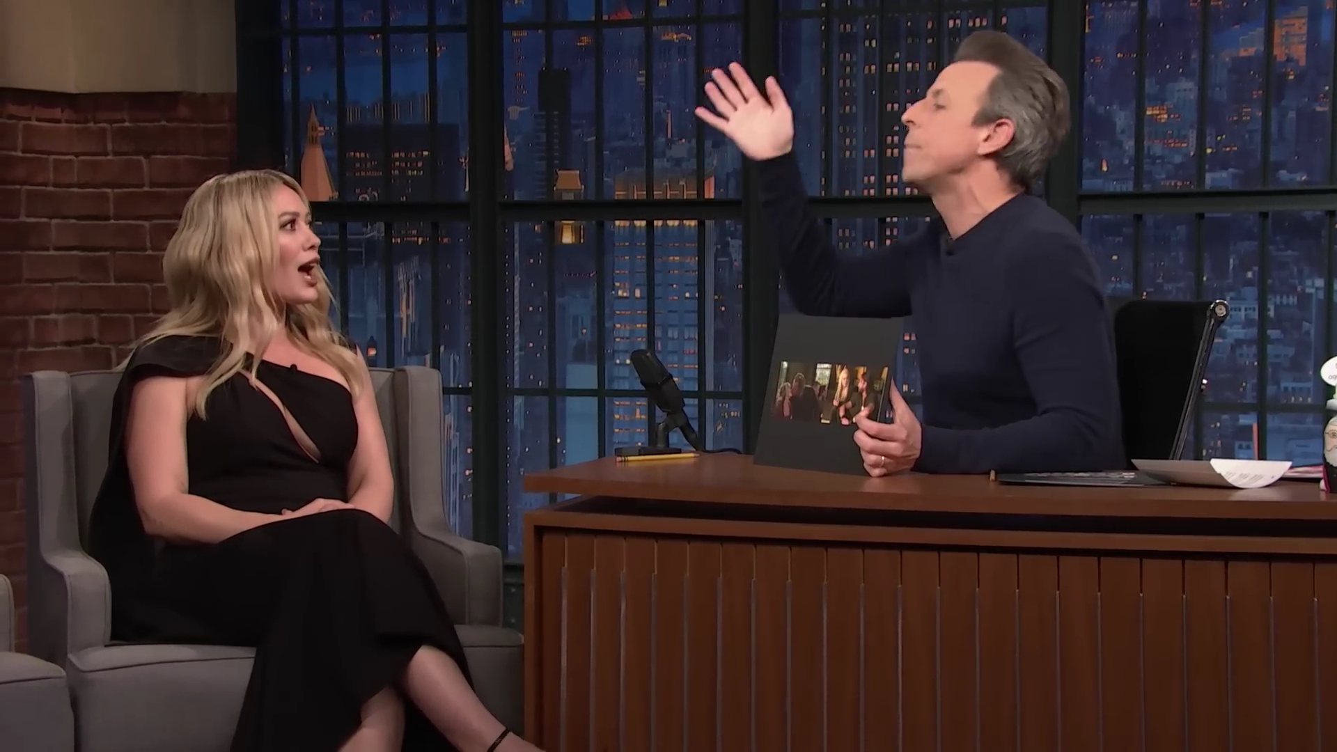 DailyDuff-dot-nl_2023LateNightwithSethMeyers0437.jpg