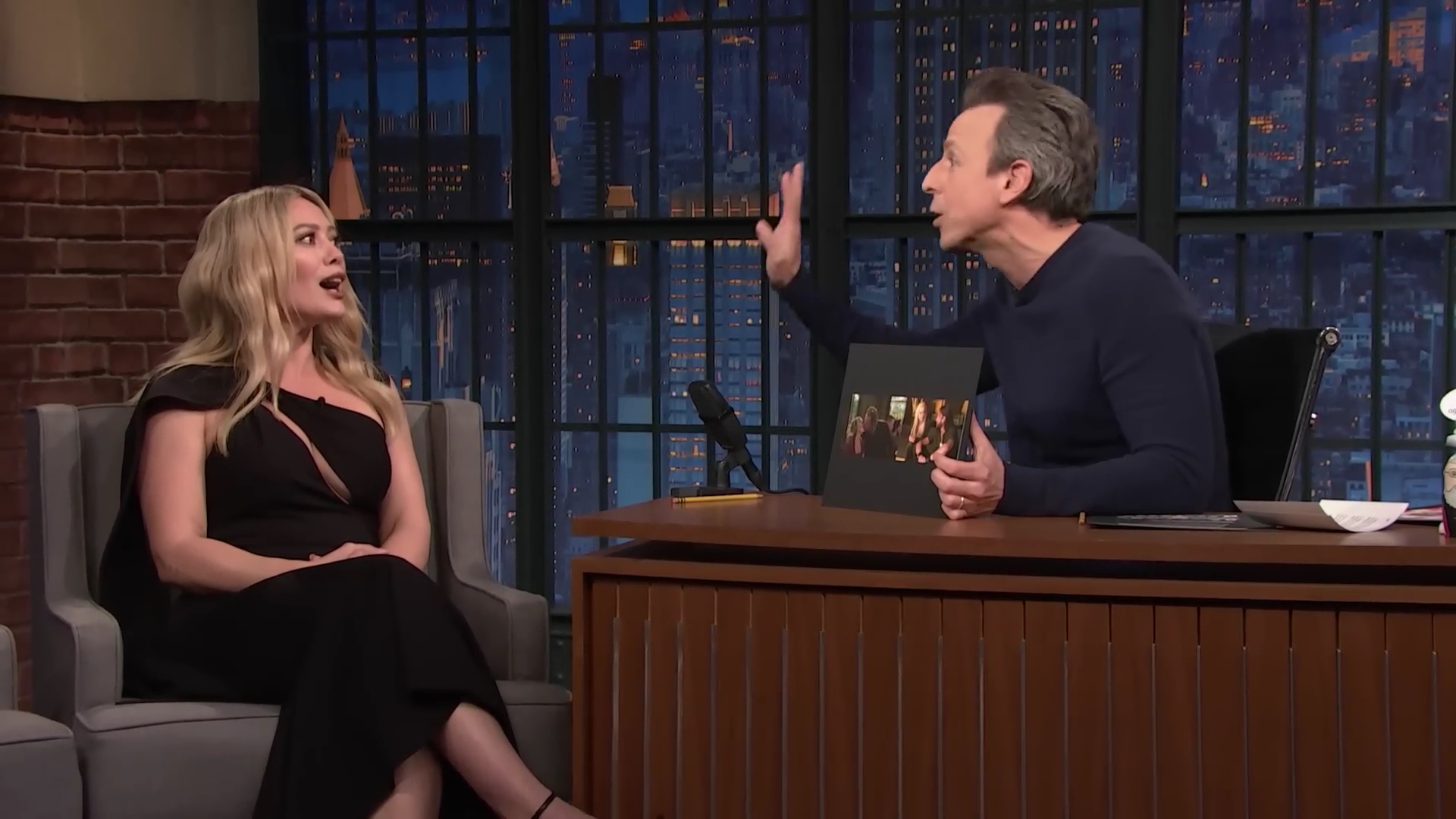 DailyDuff-dot-nl_2023LateNightwithSethMeyers0438.jpg DailyDuff-dot-nl_2023LateNightwithSethMeyers0438.jpg