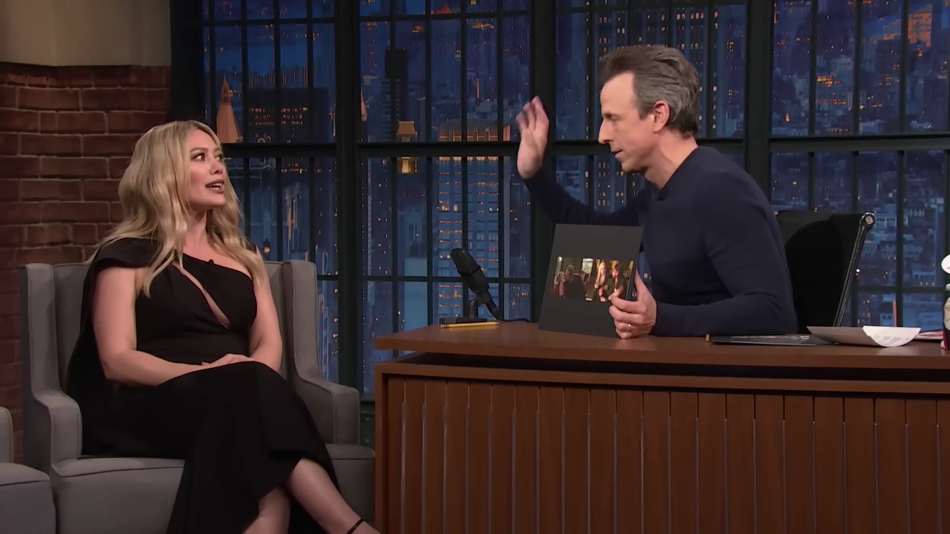 DailyDuff-dot-nl_2023LateNightwithSethMeyers0439.jpg DailyDuff-dot-nl_2023LateNightwithSethMeyers0439.jpg