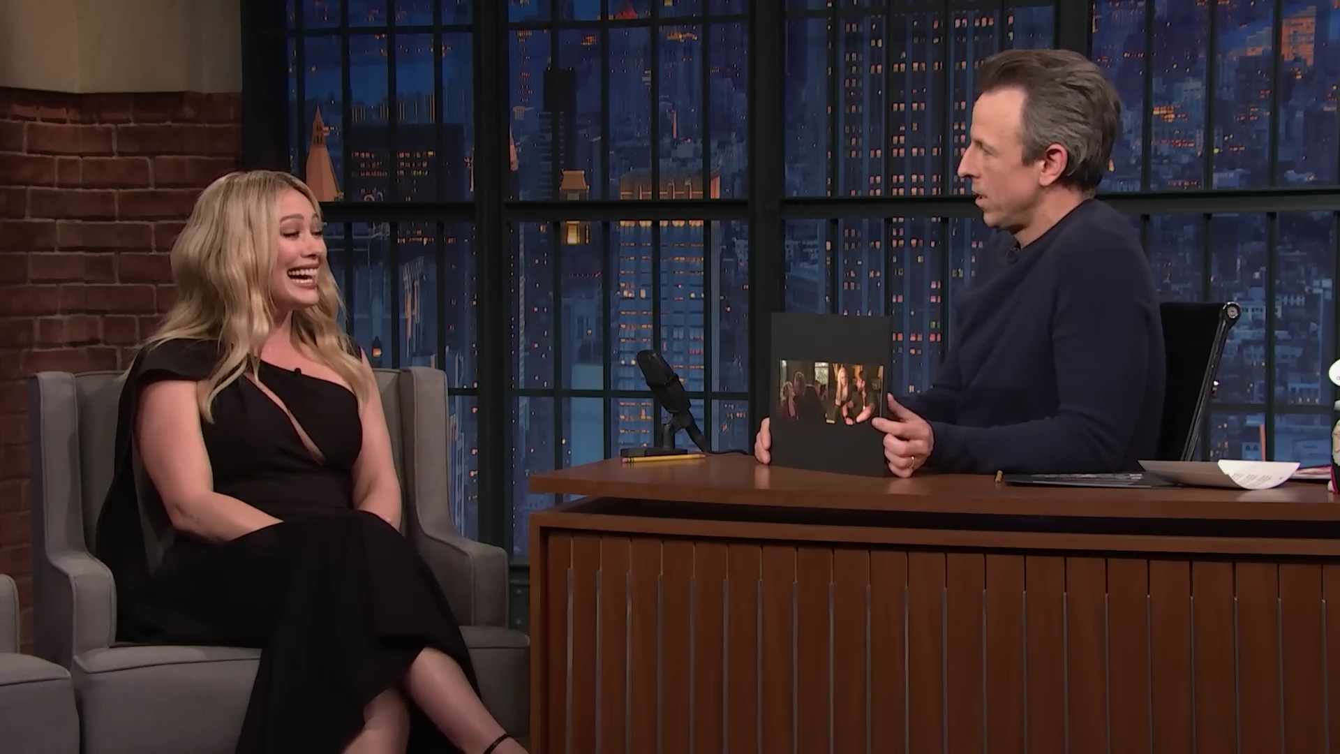 DailyDuff-dot-nl_2023LateNightwithSethMeyers0443.jpg
