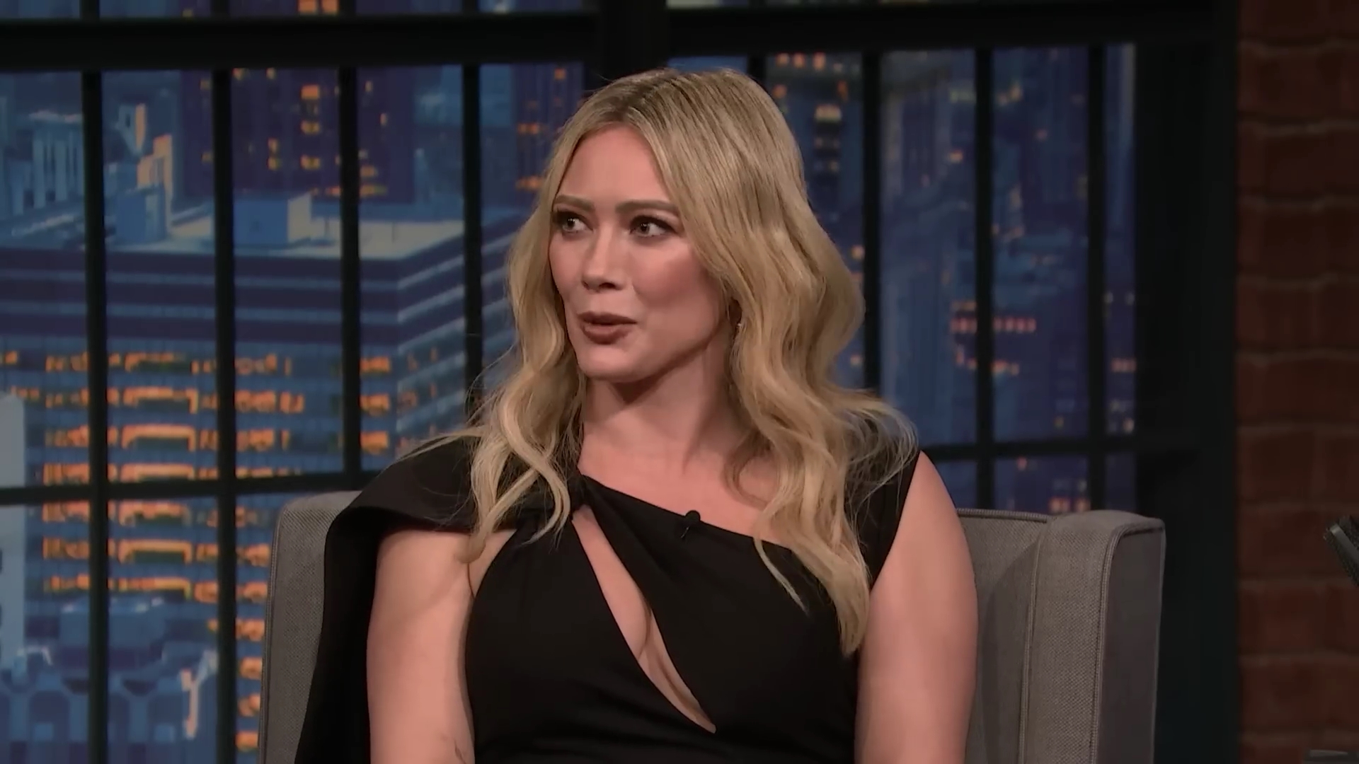 DailyDuff-dot-nl_2023LateNightwithSethMeyers0447.jpg DailyDuff-dot-nl_2023LateNightwithSethMeyers0447.jpg