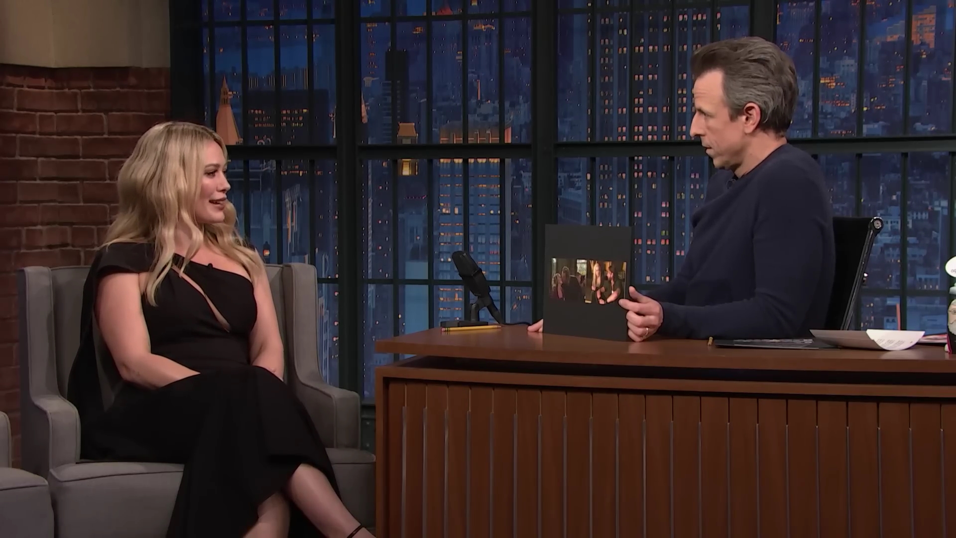 DailyDuff-dot-nl_2023LateNightwithSethMeyers0458.jpg