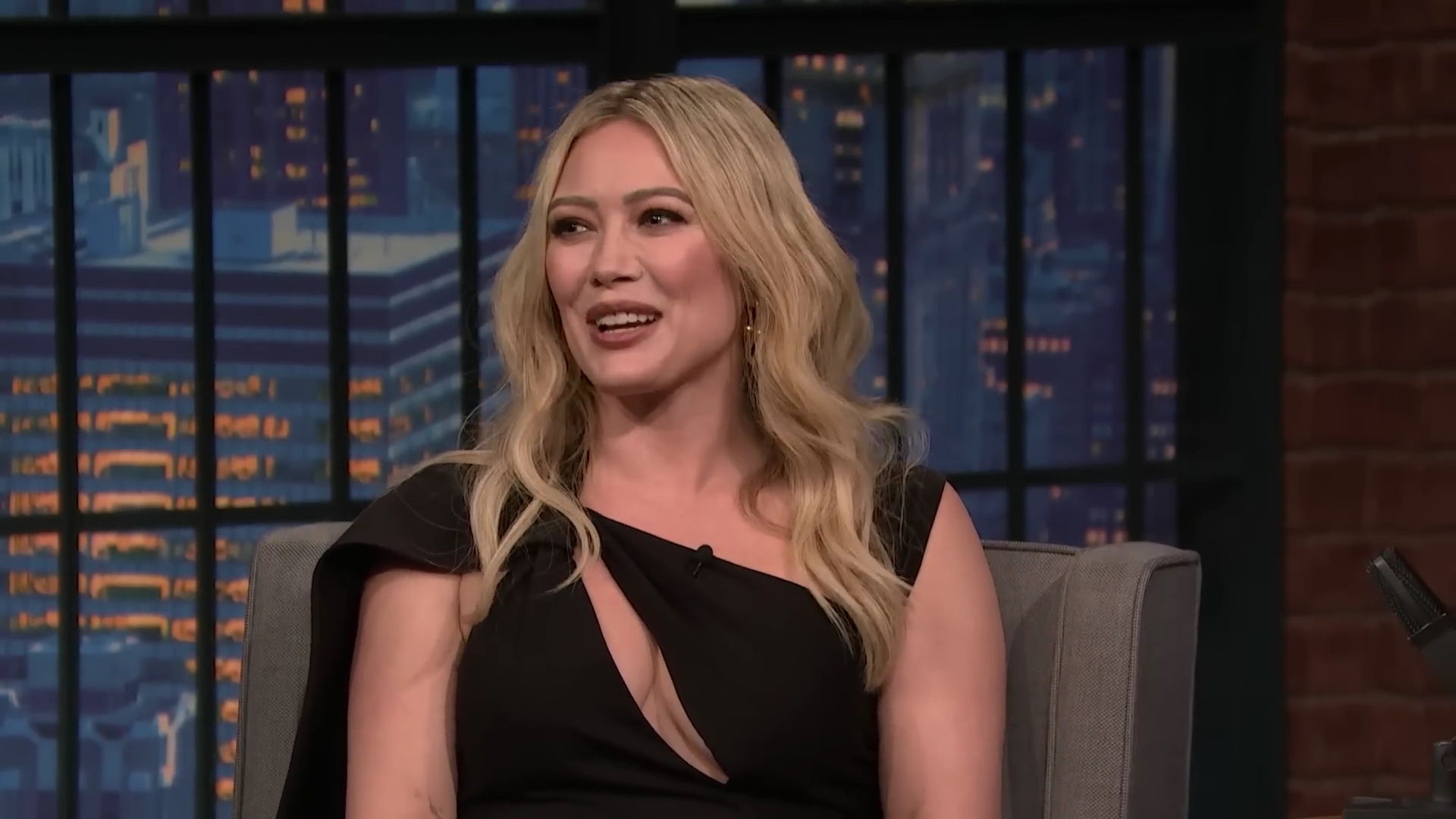 DailyDuff-dot-nl_2023LateNightwithSethMeyers0469.jpg
