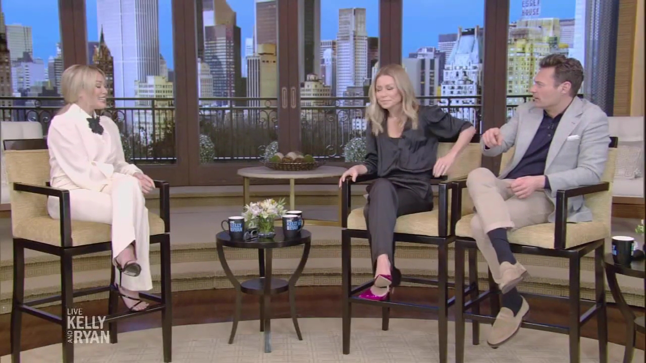 DailyDuff-dot-nl_2023LiveWithKellyAndRyan0019.jpg DailyDuff-dot-nl_2023LiveWithKellyAndRyan0019.jpg