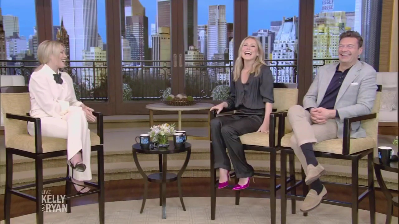 DailyDuff-dot-nl_2023LiveWithKellyAndRyan0032.jpg DailyDuff-dot-nl_2023LiveWithKellyAndRyan0032.jpg