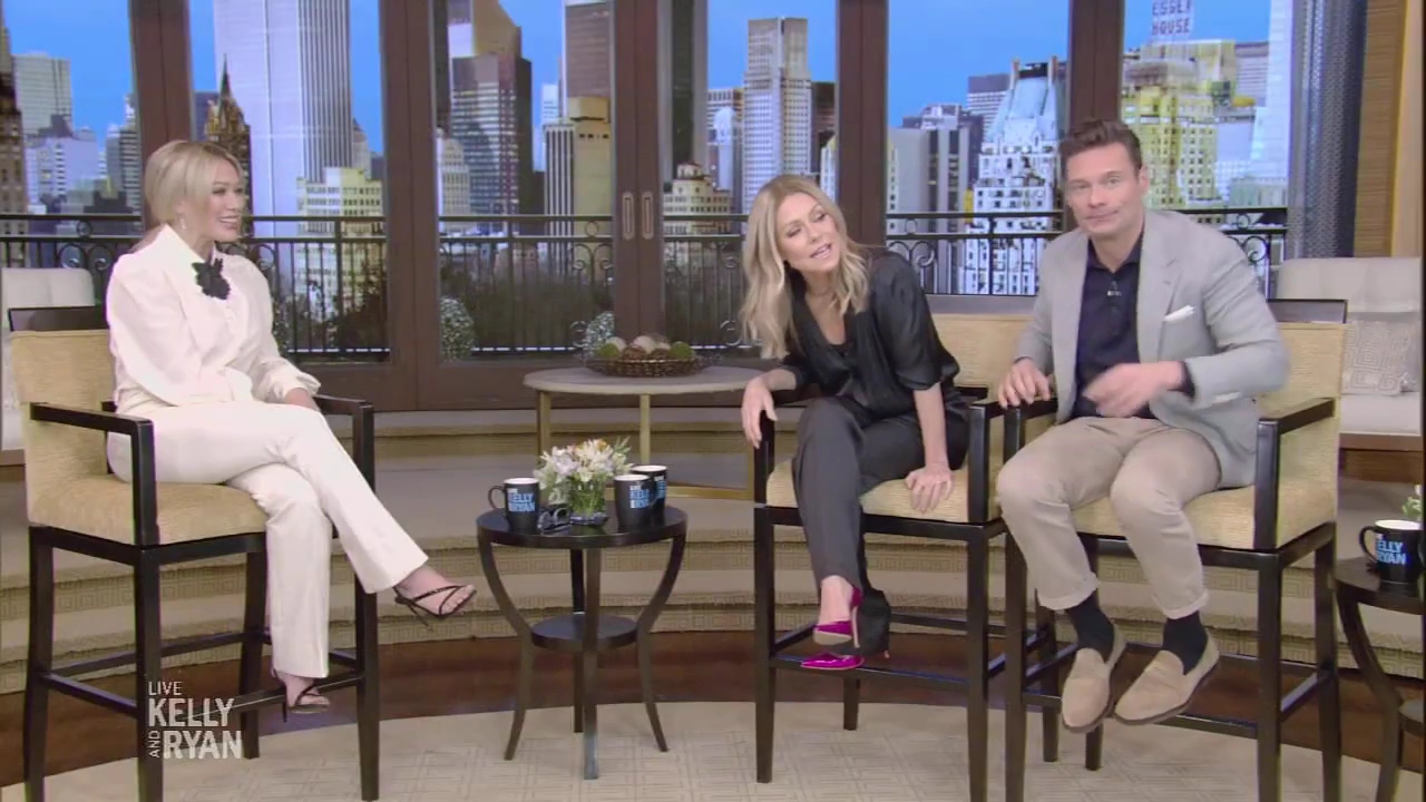 DailyDuff-dot-nl_2023LiveWithKellyAndRyan0103.jpg