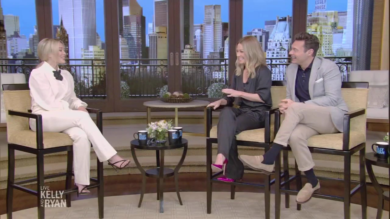 DailyDuff-dot-nl_2023LiveWithKellyAndRyan0111.jpg