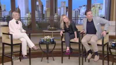 DailyDuff-dot-nl_2023LiveWithKellyAndRyan0104.jpg