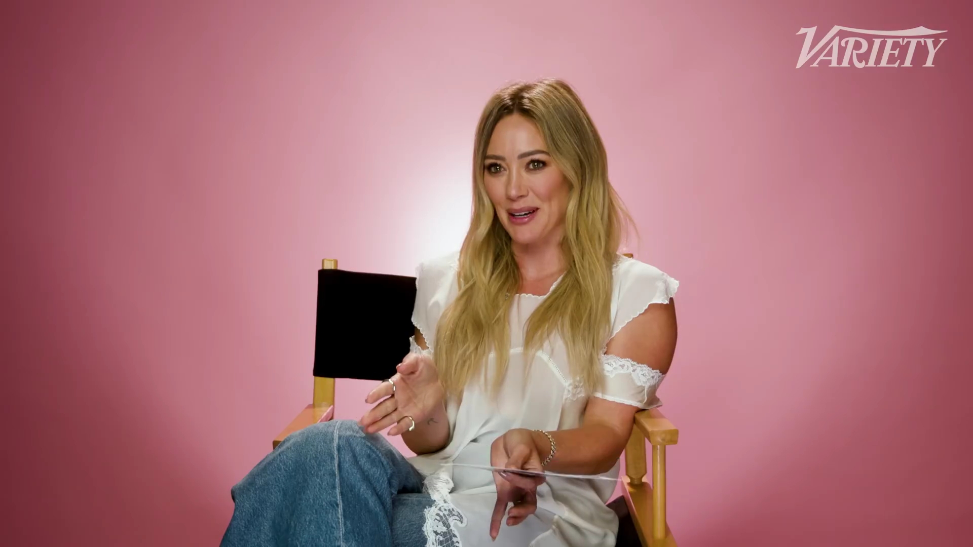 DailyDuff-dot-nl_2025Varierty-DoesHilaryDuffKnowHerLyrics0290.jpg DailyDuff-dot-nl_2025Varierty-DoesHilaryDuffKnowHerLyrics0290.jpg