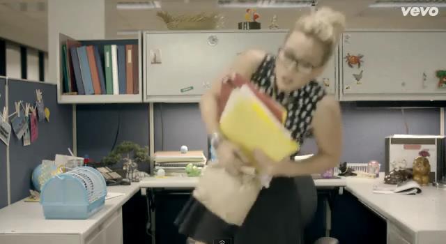 dailyduff-dot-nl-ChasingTheSun_MusicVideo0016.jpg dailyduff-dot-nl-ChasingTheSun_MusicVideo0016.jpg