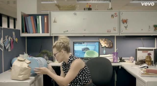 dailyduff-dot-nl-ChasingTheSun_MusicVideo0036.jpg dailyduff-dot-nl-ChasingTheSun_MusicVideo0036.jpg