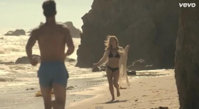 dailyduff-dot-nl-ChasingTheSun_MusicVideo0071.jpg dailyduff-dot-nl-ChasingTheSun_MusicVideo0071.jpg