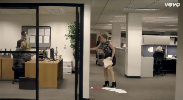 dailyduff-dot-nl-ChasingTheSun_MusicVideo0100.jpg dailyduff-dot-nl-ChasingTheSun_MusicVideo0100.jpg