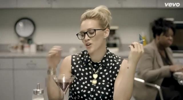 dailyduff-dot-nl-ChasingTheSun_MusicVideo0118.jpg