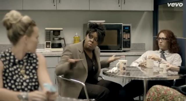 dailyduff-dot-nl-ChasingTheSun_MusicVideo0131.jpg dailyduff-dot-nl-ChasingTheSun_MusicVideo0131.jpg