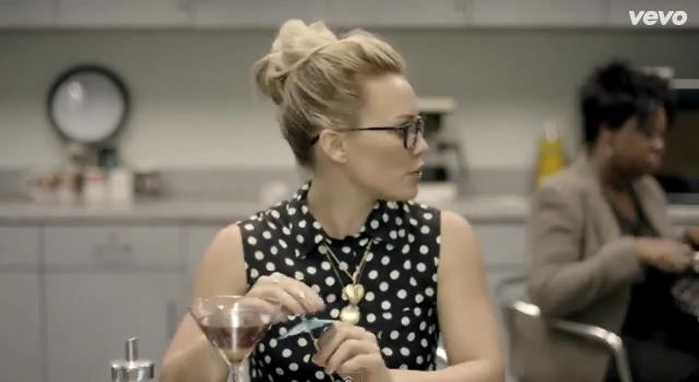 dailyduff-dot-nl-ChasingTheSun_MusicVideo0133.jpg dailyduff-dot-nl-ChasingTheSun_MusicVideo0133.jpg