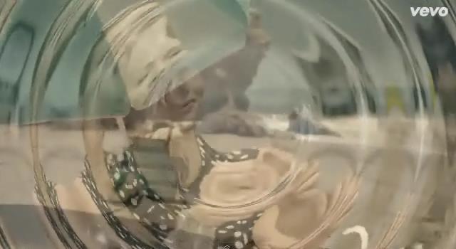 dailyduff-dot-nl-ChasingTheSun_MusicVideo0143.jpg dailyduff-dot-nl-ChasingTheSun_MusicVideo0143.jpg