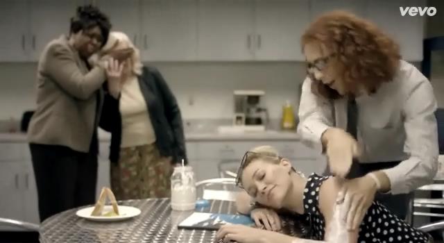 dailyduff-dot-nl-ChasingTheSun_MusicVideo0185.jpg dailyduff-dot-nl-ChasingTheSun_MusicVideo0185.jpg