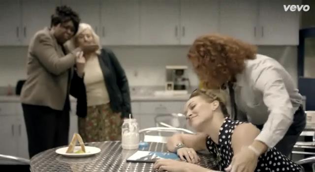 dailyduff-dot-nl-ChasingTheSun_MusicVideo0186.jpg