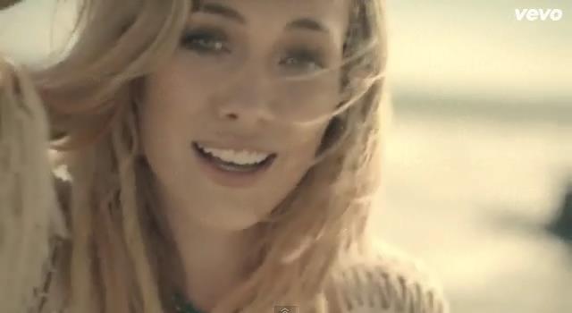 dailyduff-dot-nl-ChasingTheSun_MusicVideo0217.jpg