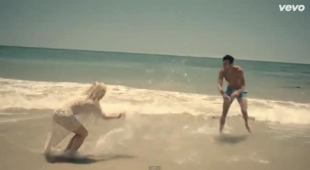 dailyduff-dot-nl-ChasingTheSun_MusicVideo0262.jpg dailyduff-dot-nl-ChasingTheSun_MusicVideo0262.jpg