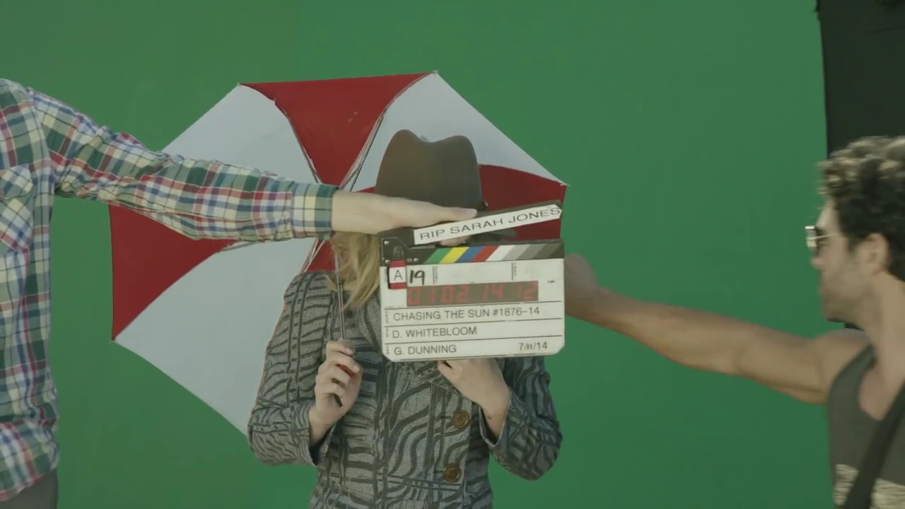 DailyDuff-dot-nl-ChasingTheSunBloopers0323.jpg DailyDuff-dot-nl-ChasingTheSunBloopers0323.jpg