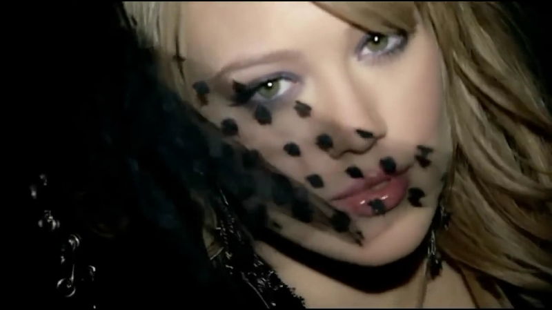 DailyDuff-dot-nl-OurLipsAreSealed0003.jpg