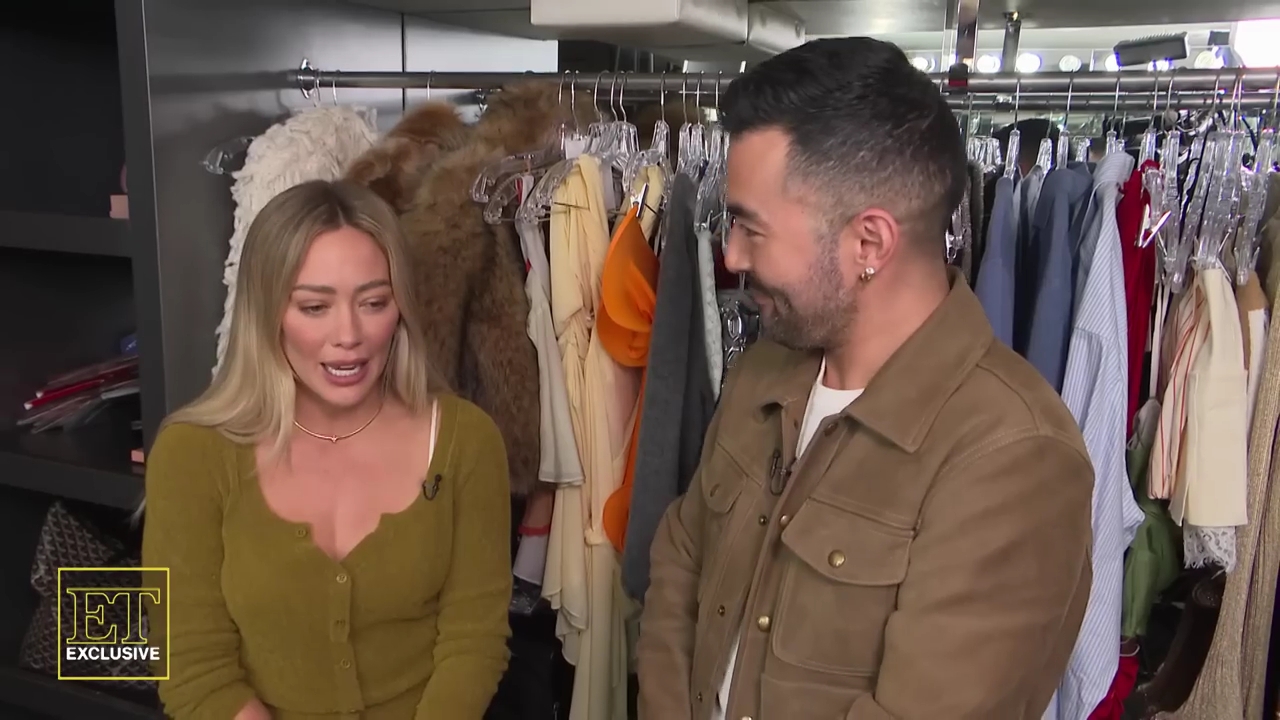 DailyDuff-dot-nl_2025ET-BehindTheScenesofRoommatesClip0318.jpg DailyDuff-dot-nl_2025ET-BehindTheScenesofRoommatesClip0318.jpg