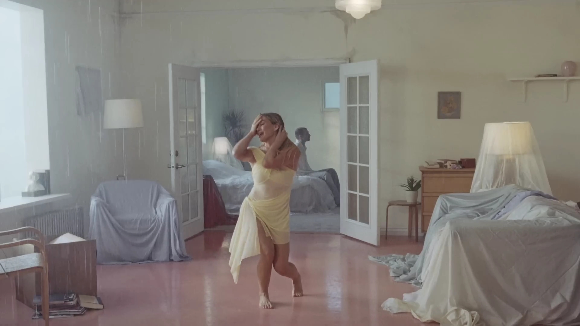 Daily-Duff-dot-NL-Roommates-BehindTheScenes0197.jpg Daily-Duff-dot-NL-Roommates-BehindTheScenes0197.jpg