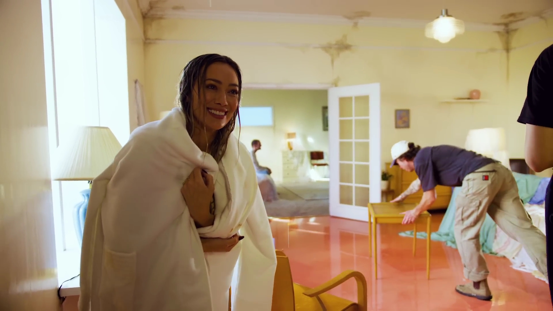 Daily-Duff-dot-NL-Roommates-BehindTheScenes0208.jpg Daily-Duff-dot-NL-Roommates-BehindTheScenes0208.jpg