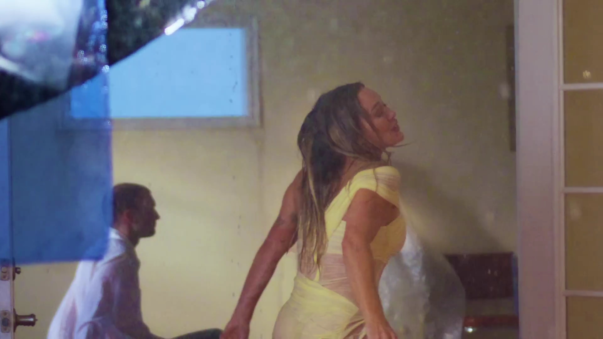 Daily-Duff-dot-NL-Roommates-BehindTheScenes0213.jpg Daily-Duff-dot-NL-Roommates-BehindTheScenes0213.jpg