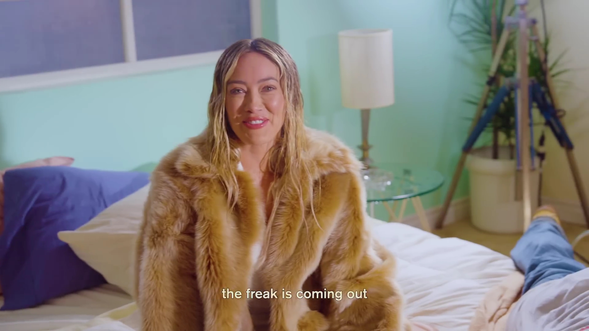 Daily-Duff-dot-NL-Roommates-BehindTheScenes0303.jpg Daily-Duff-dot-NL-Roommates-BehindTheScenes0303.jpg