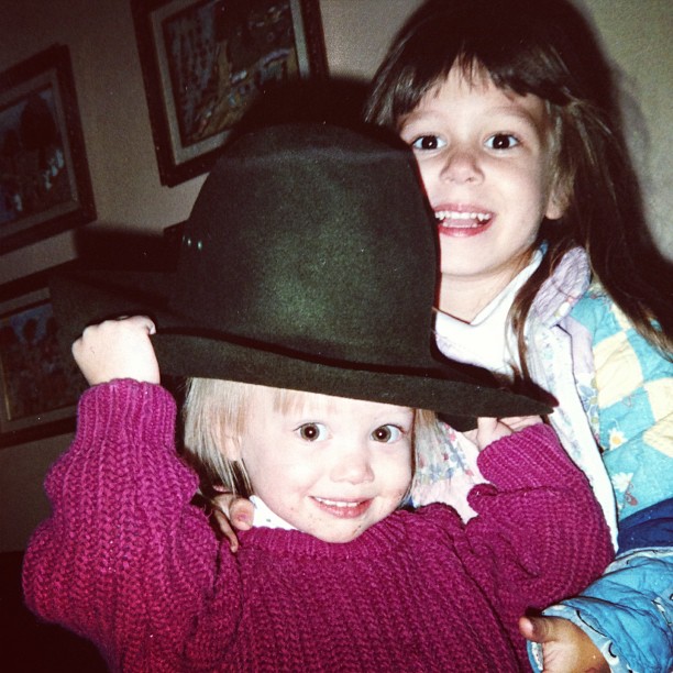 15 februari: @haylieduff and I-thick as thieves- #throwbackthursday
 15 februari: @haylieduff and I-thick as thieves- #throwbackthursday