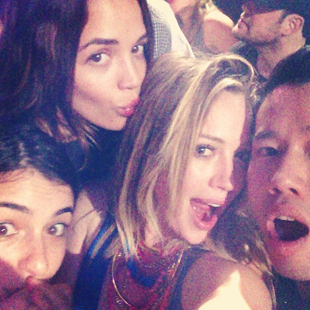 18 februari: Hi! My hair's a hot mess.. @lucytwobows @okgeorgie @jaredeng !!!
 18 februari: Hi! My hair's a hot mess.. @lucytwobows @okgeorgie @jaredeng !!!