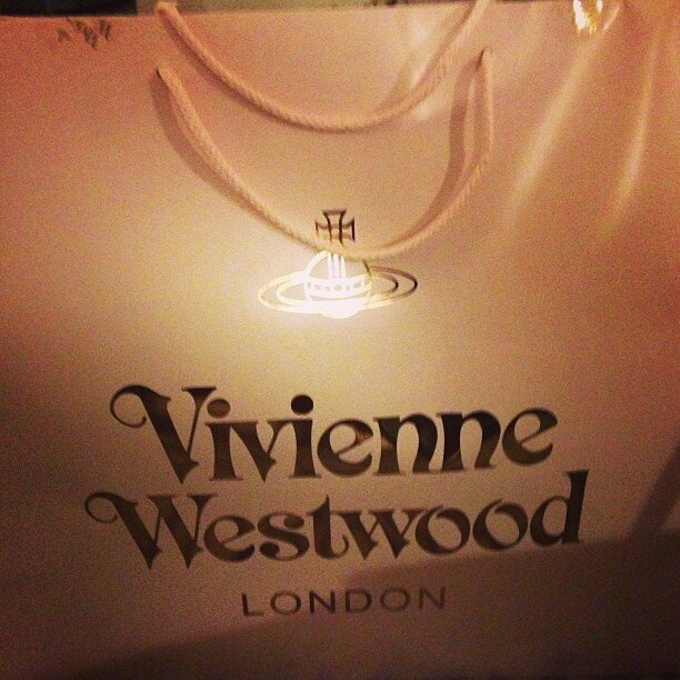 20 februari: I'm late getting to the airport because of this damn lady ;)
