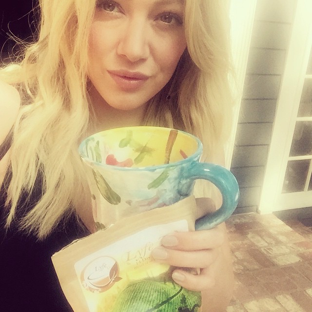 09 maart: Having my morning @lyfe_tea for that extra booooost before my run! Ya! #lyfetea #musthave
