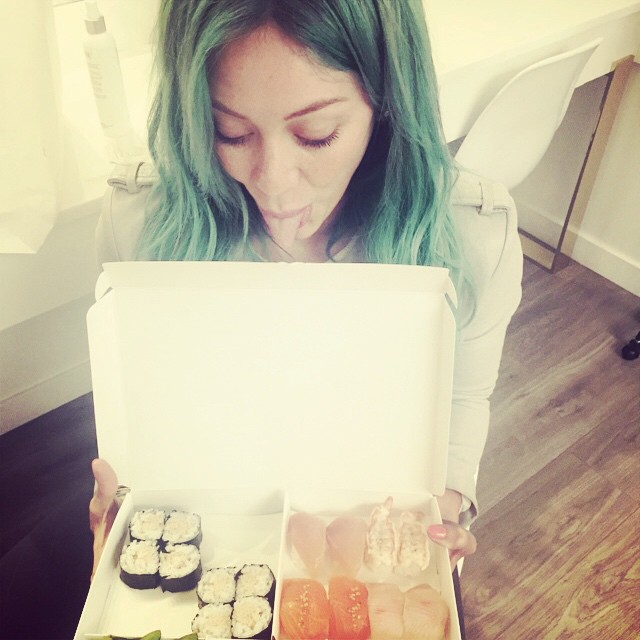 19 maart: Mermaids luuh sushi💙💚 #sugarfish
