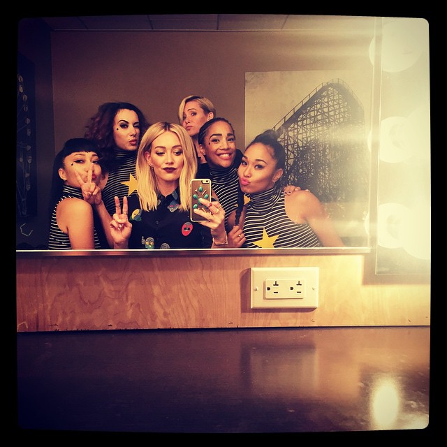 14 mei: @iamjoy21 @jjaylene @jasmineperri @aglaek @amylilfire right before we rocked @theellenshow 👯👯👯
