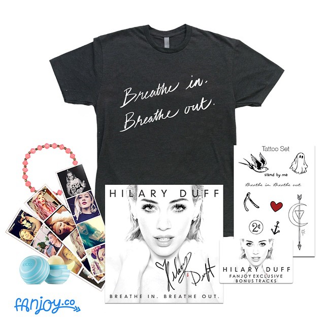 28 mei: I'm so excited for you to receive my @fanjoyco album package! It includes my album, 4 bonus tracks to download, awesome new merch and a few of my favorite things! Think of this as a care package from me to you! The first 1,000 orders will include a signed album by me!😘
