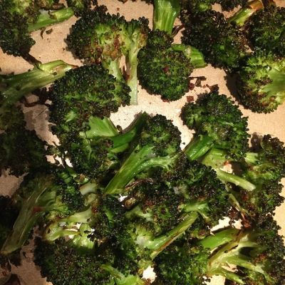 24 Februari: Luca's favorite way to eat #broccoli #burnt
