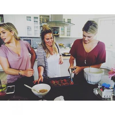 25 oktober: The best days to go to @haylieduff house is when she's recipe testing! Today we got to torch sh*t! And hang with @alifedotowsky
