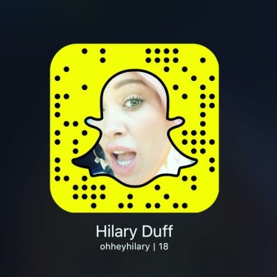 03 februari: Little late to the party but follow me on #snapchat! Ohheyhilary 😛👻
