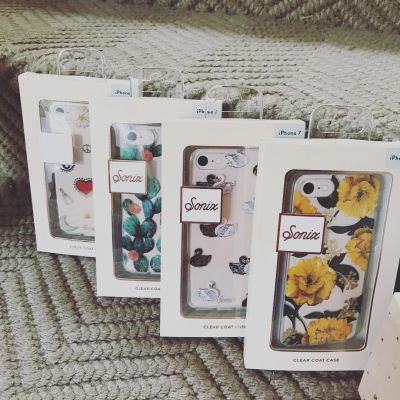 20 oktober: This is soooo exciting! New phone cases thanks @shopsonix
