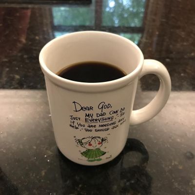25 november: This morning my dad gave me a cup of coffee in a mug that my sister and I gave him when we were kids. It made me so happy and really warmed my heart❤️#goodtobehome #texas
