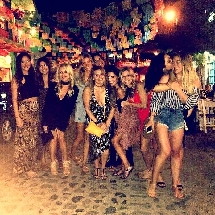 06 februari: Sayulita💛💚💙💜❤️with some wild ones.

