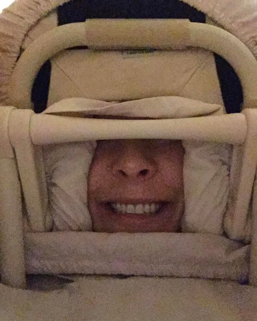 23 februari: I love when I text my friend @moflo1 what she's doing and she sends me this ..... not remembering that I am her asshole friend who will most def throw it up on my insta 😂
